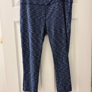 EUC Women’s heathered Blue cropped Leggings size large